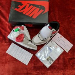 Giay Nike Air Jordan 1 Retro High OG GS Smoke Grey e1635855046279