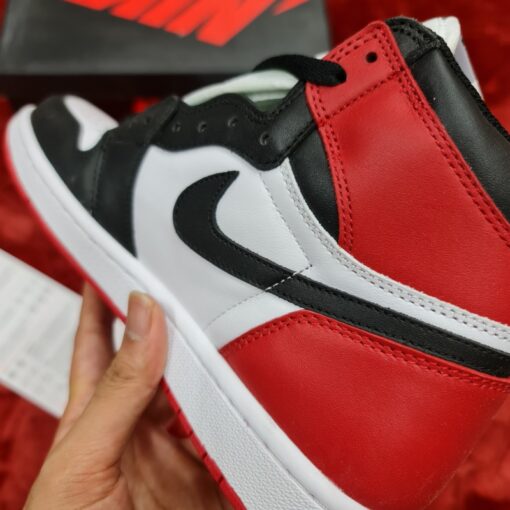 Nike air jordan 1 retro high OG black toe 6